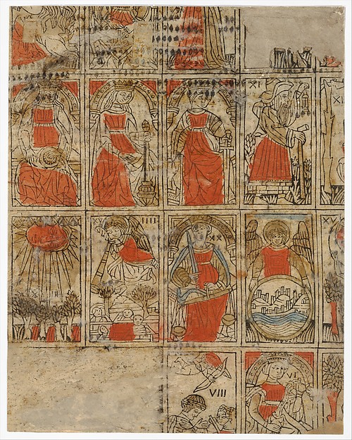 Hoja antigua con varias figuras de tarot en filas, impresas en negro y coloreadas en rojo.